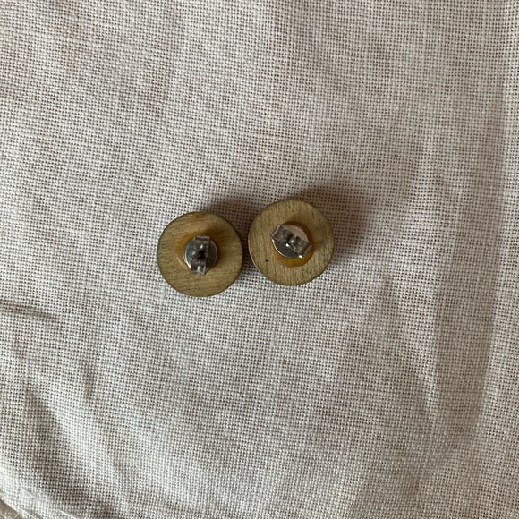 Wood and resin striped earrings - Picture 4 of 5